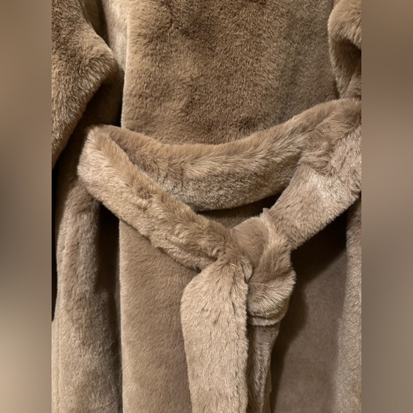 ADRIENNE LANDAU FAUX FUR COAT - Picture 6 of 7